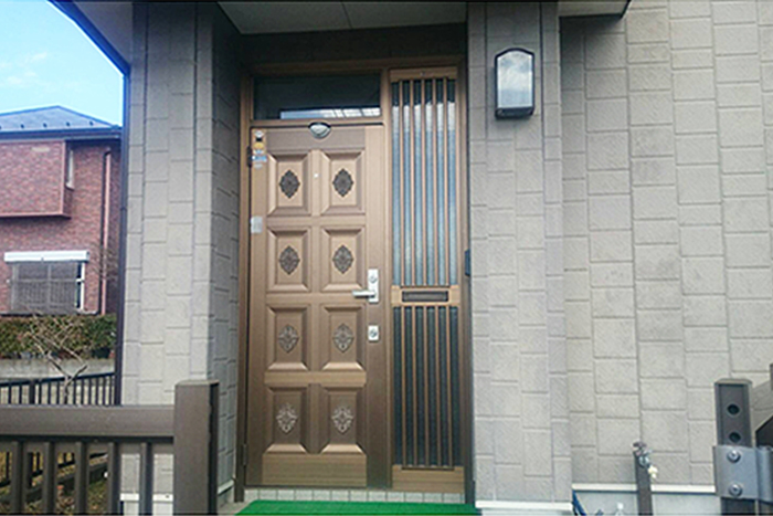 ◆Before【玄関ドア】施工前